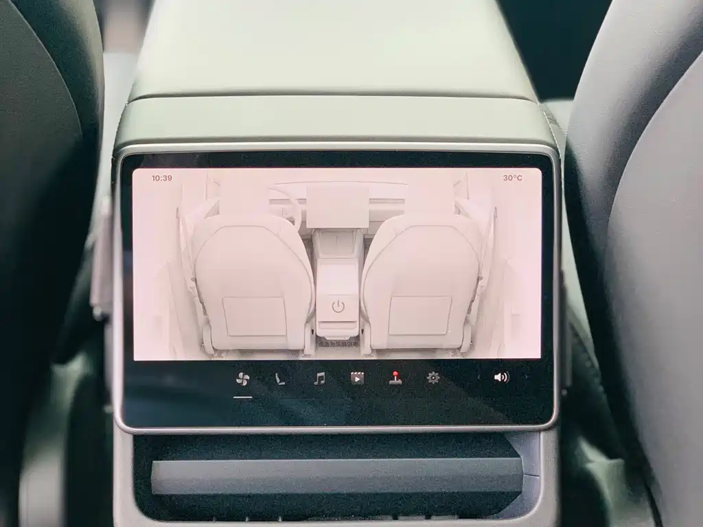 Tesla Model Y 2026 — фото 15