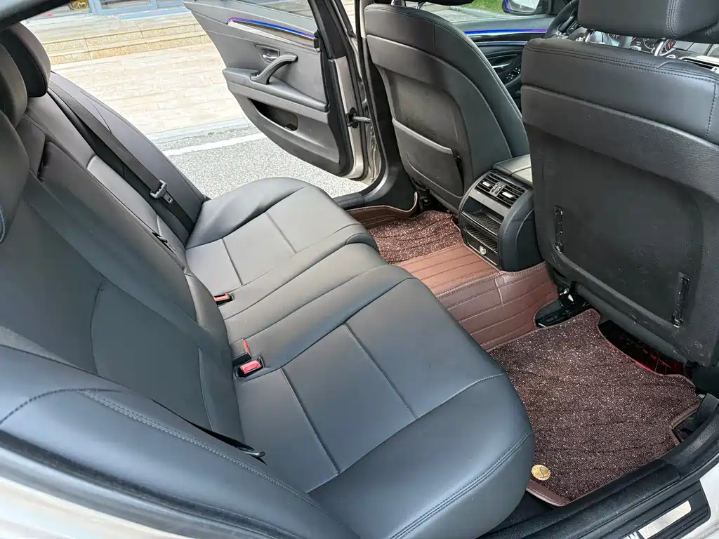 BMW 5 Series 2012 — фото 13