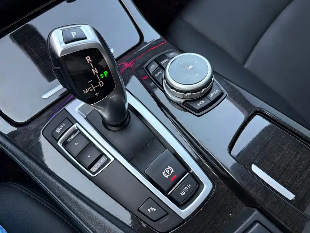 BMW 5 Series 2012 — фото 20