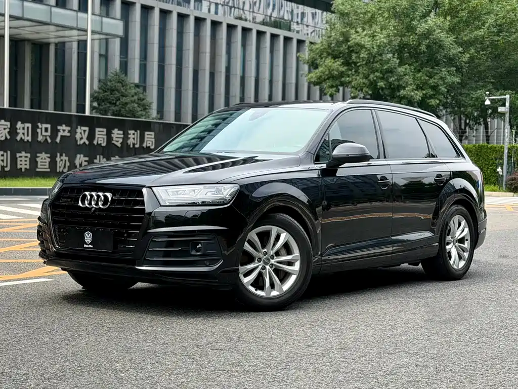 Audi Q7 2018 — фото 1