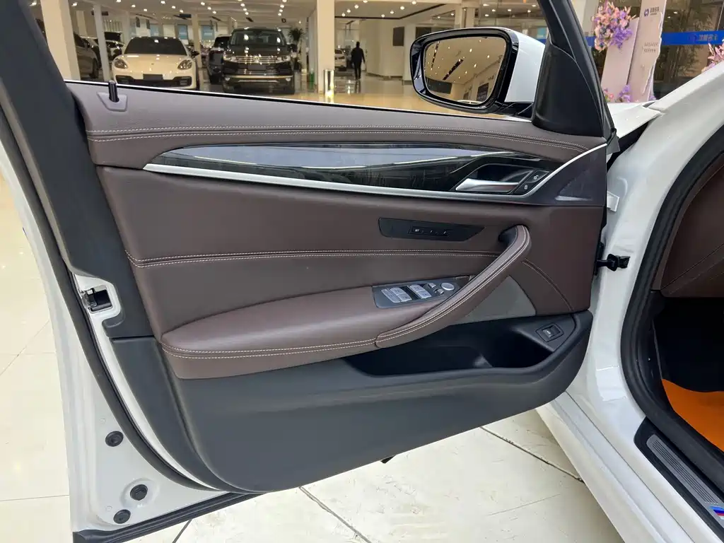 BMW 5 Series 2023