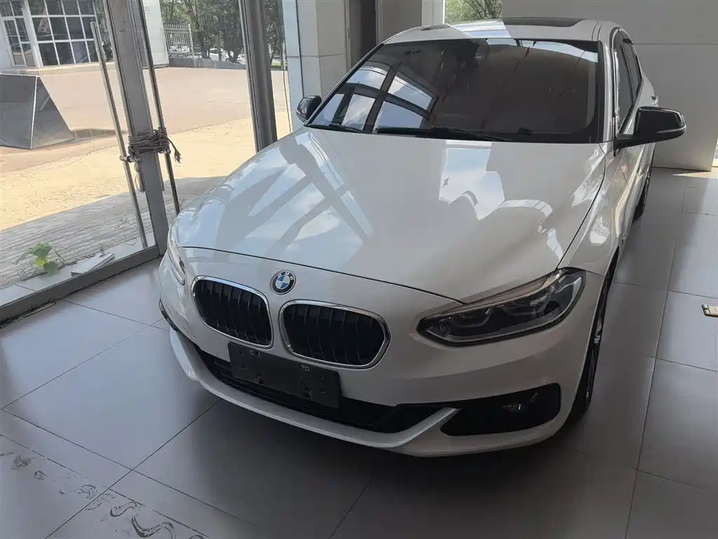 BMW 1 Series 2018 — фото 1