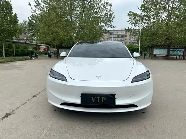 Tesla Model 3 2024