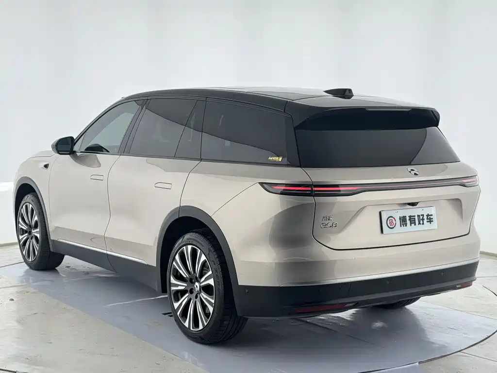 NIO ES8 2023