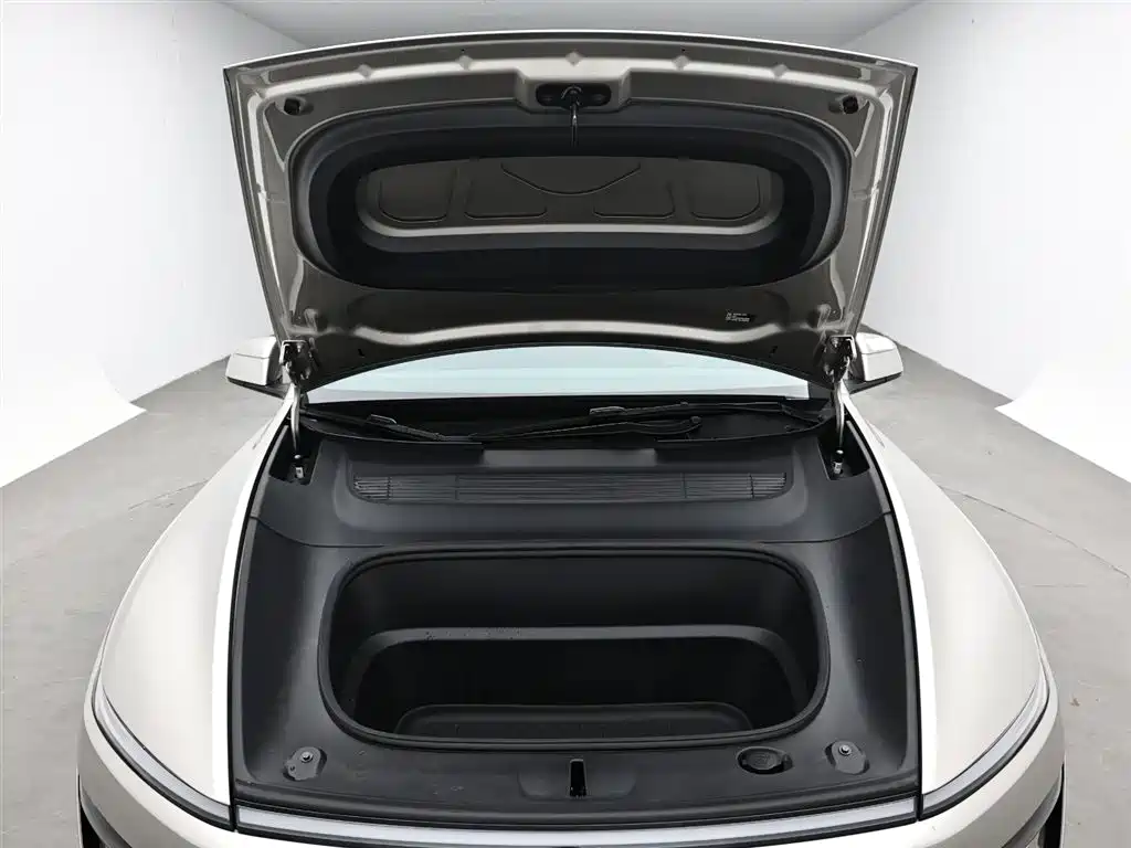 Tesla Model Y L 2025 — фото 15