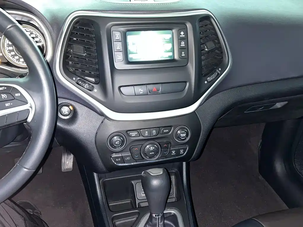 Jeep Cherokee 2016 — фото 13