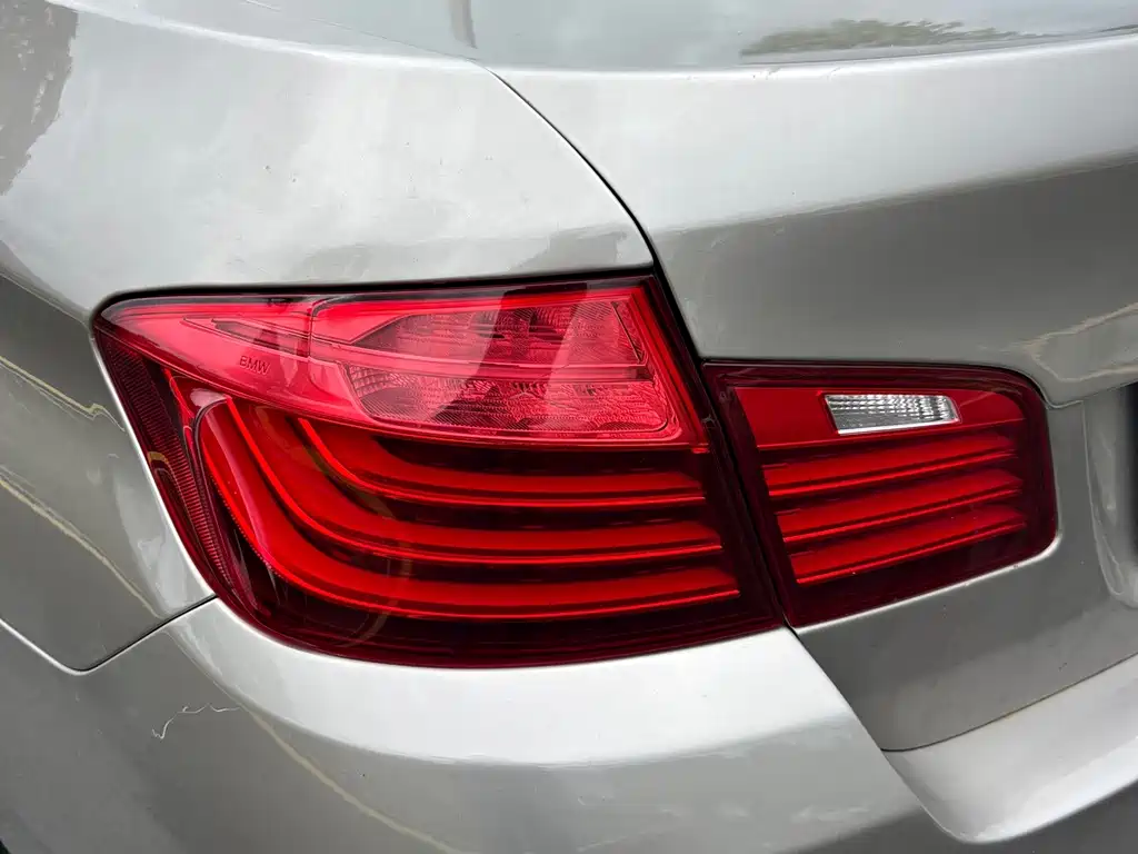 BMW 5 Series 2017 — фото 14