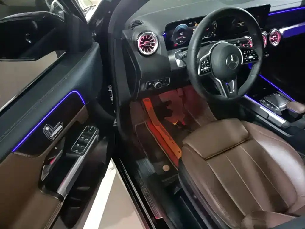 Mercedes-Benz GLB 2023 — фото 16