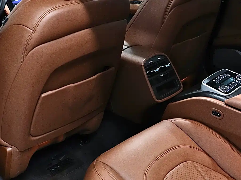 Maserati Quattroporte 2020 — фото 13