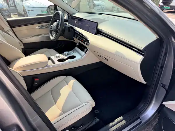 Genesis GV70 2025