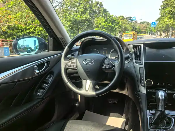 Infiniti Q50L 2015