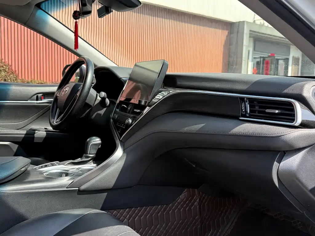 Toyota Camry 2022 — фото 9