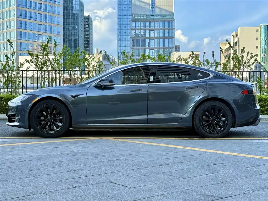Tesla Model S 2019 — фото 25