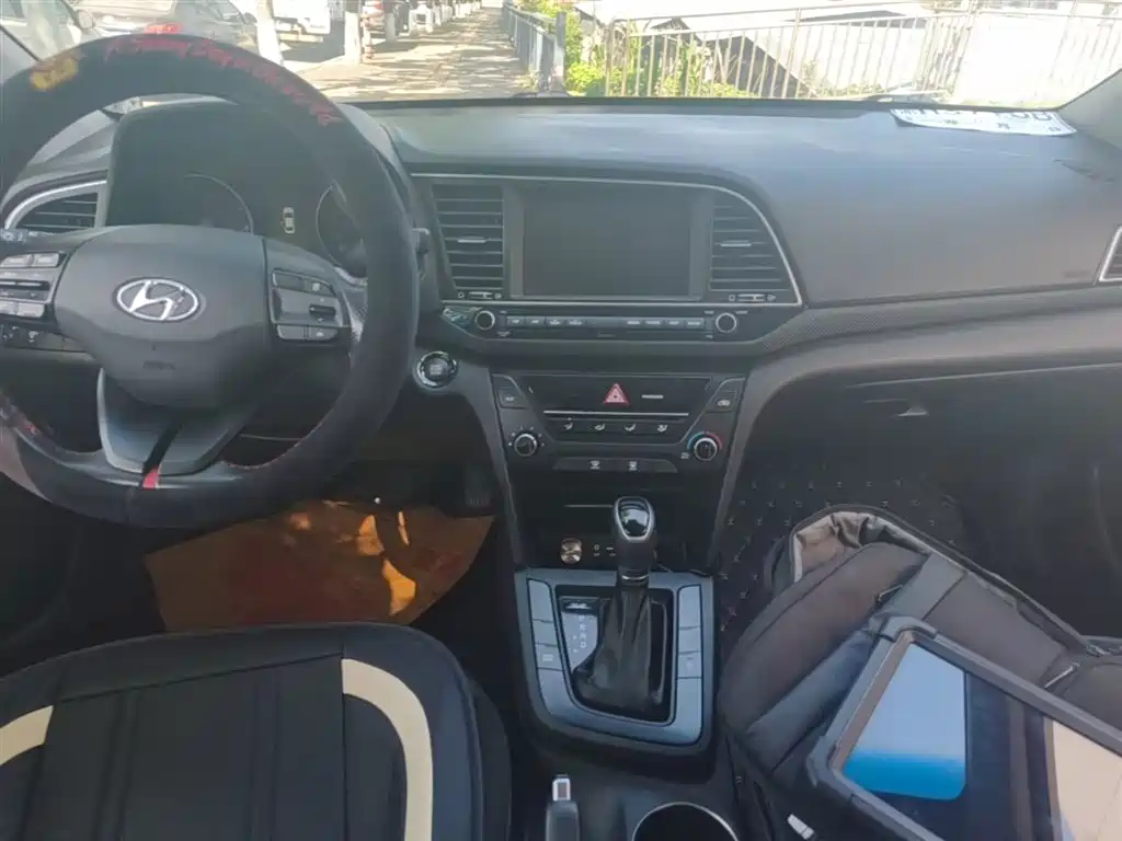 Hyundai Elantra 2018 — фото 13