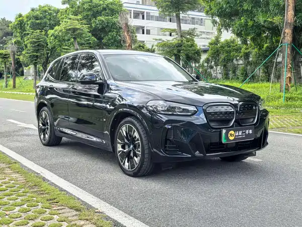 BMW iX3 2023