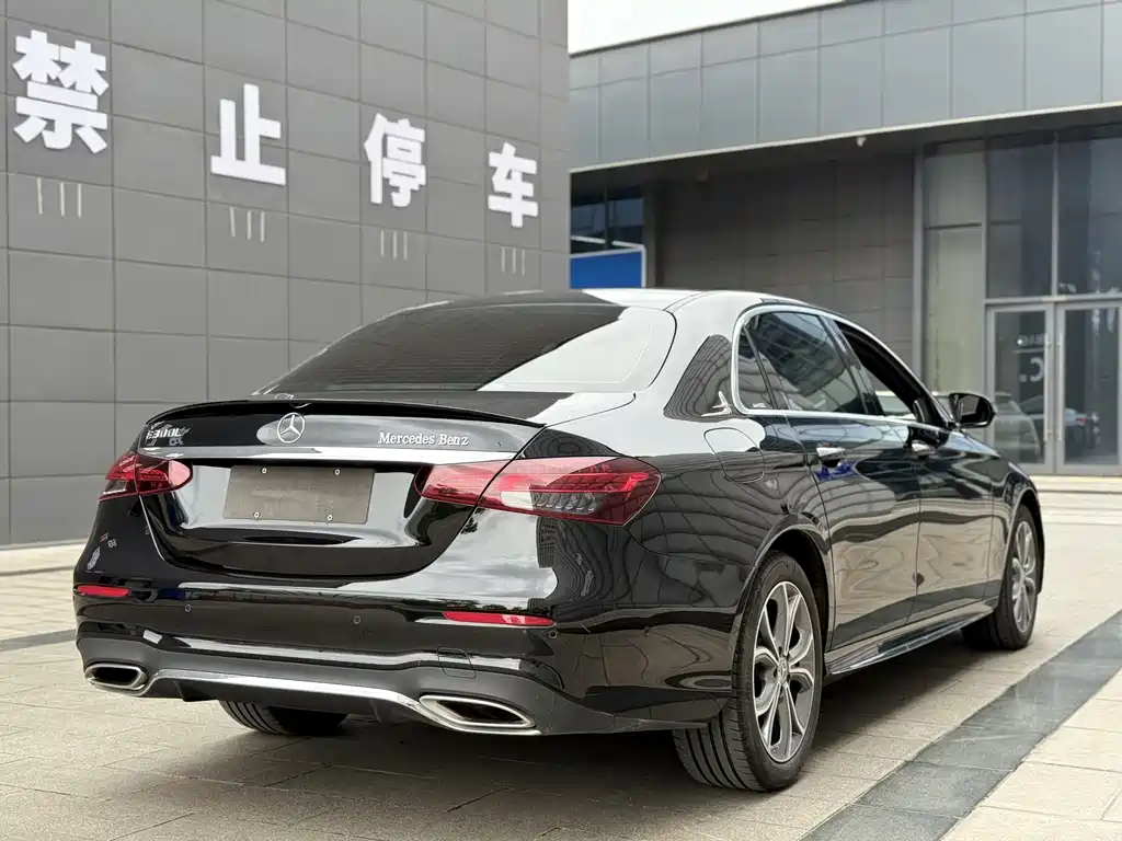 Mercedes-Benz E-Class 2023 — фото 15