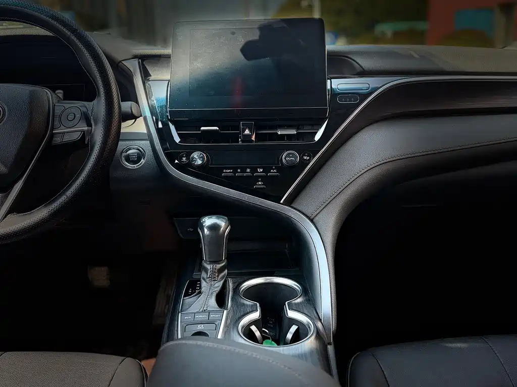 Toyota Camry 2022 — фото 21