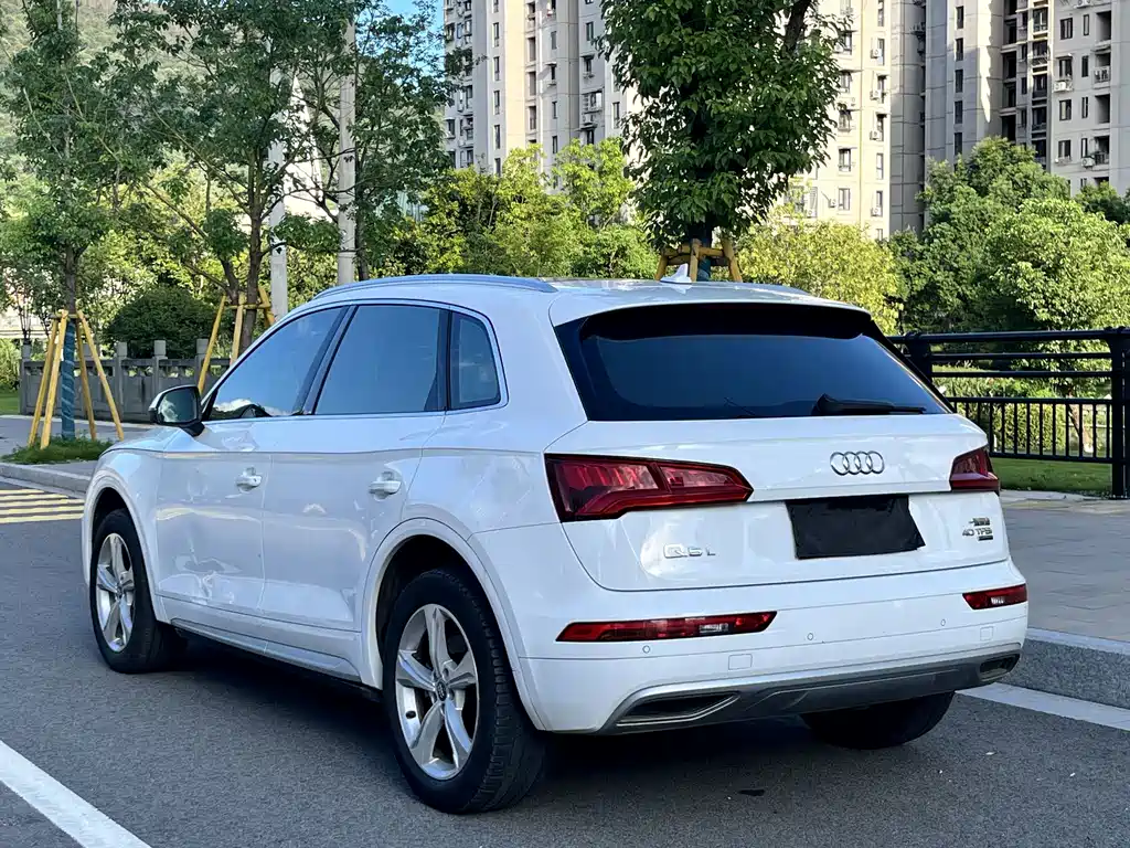 Audi Q5L 2019 — фото 10