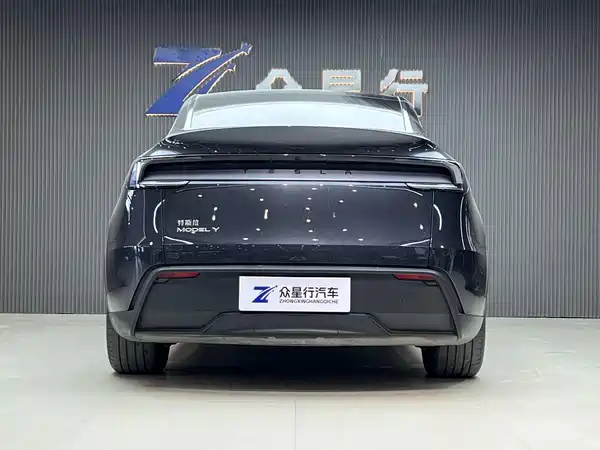Tesla Model Y 2025