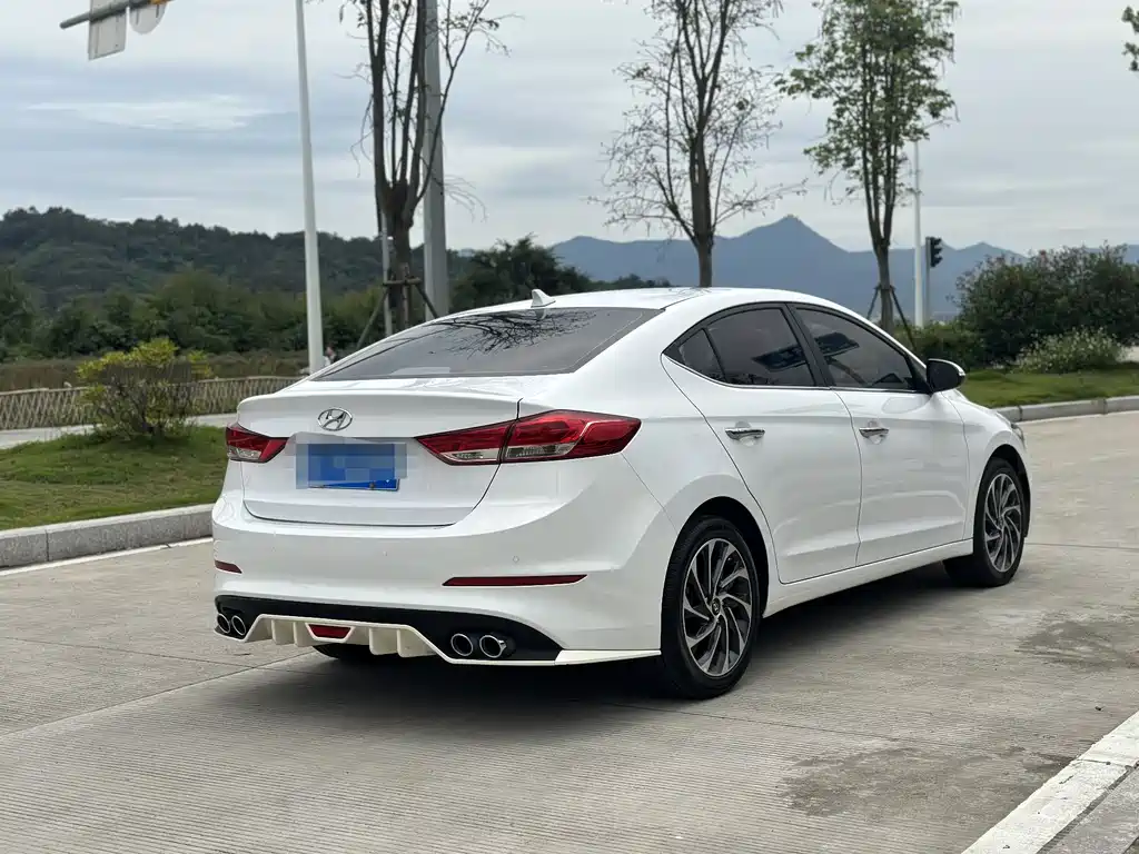 Hyundai Elantra 2019 — фото 4