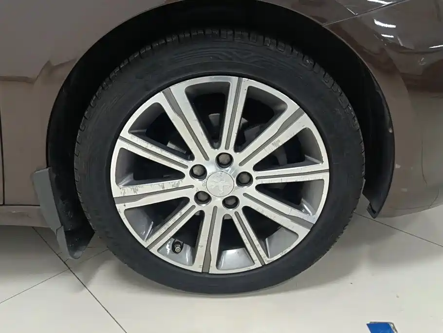 Peugeot 408 2015 — фото 6