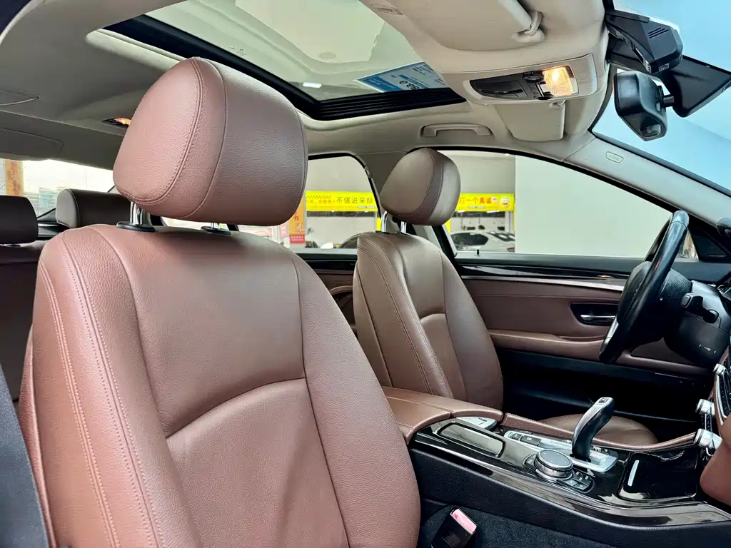BMW 5 Series 2015 — фото 15