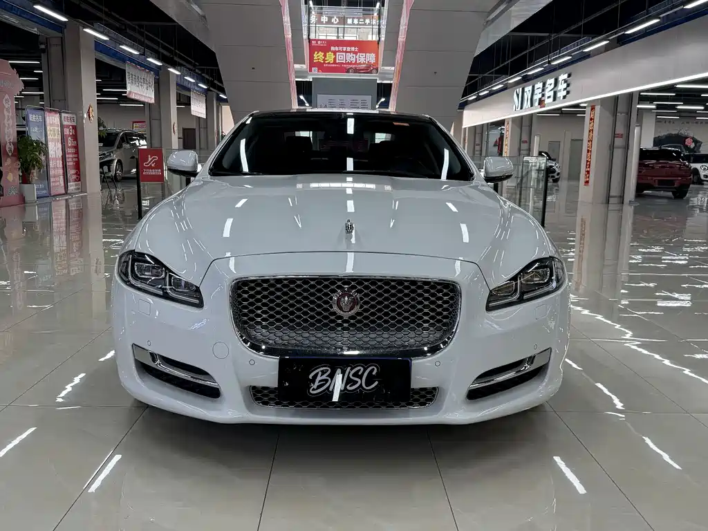Jaguar XJ 2018 — фото 14