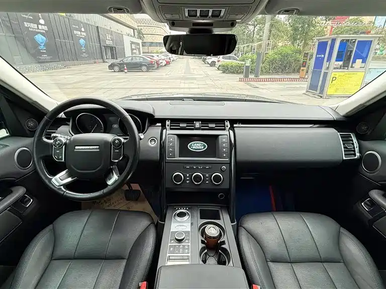 Land Rover Discovery 2017 — фото 14