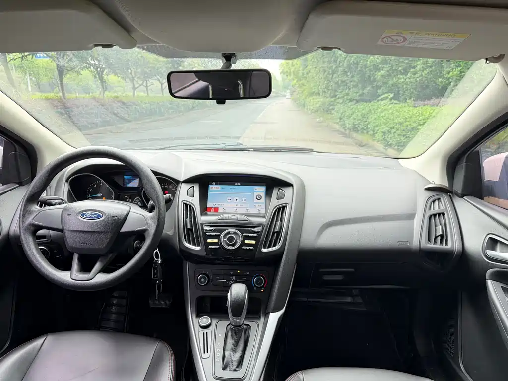 Ford Focus 2016 — фото 17