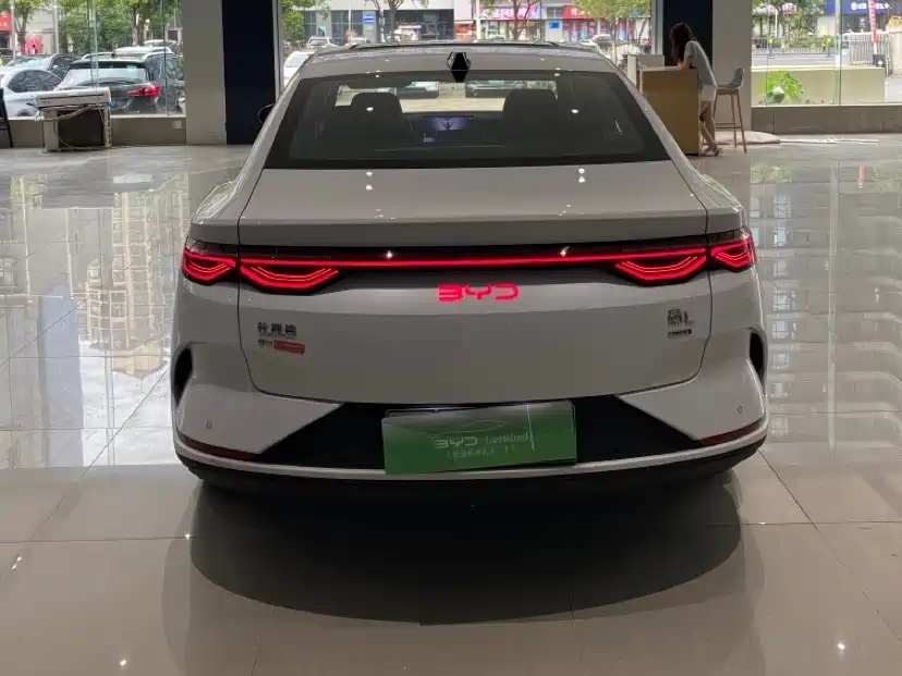 BYD Qin L 2025 — фото 4