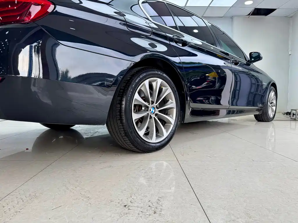 BMW 5 Series 2015 — фото 23