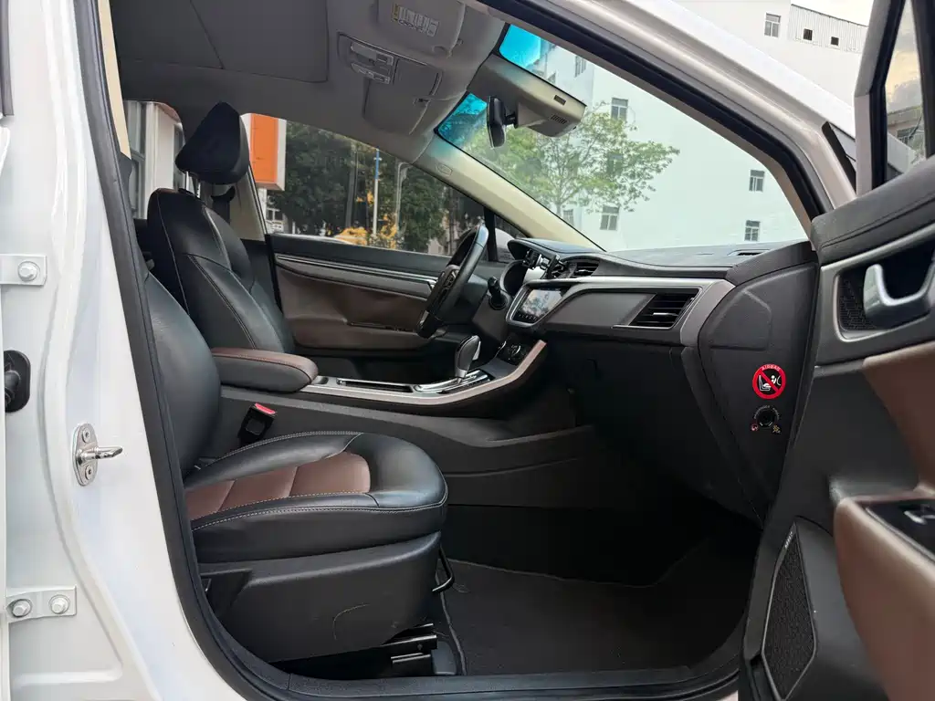 Geely Emgrand GS 2018 — фото 18