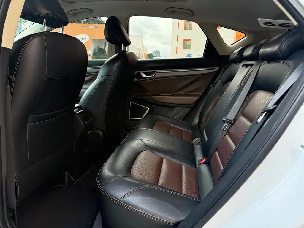 Geely Emgrand GS 2018 — фото 16