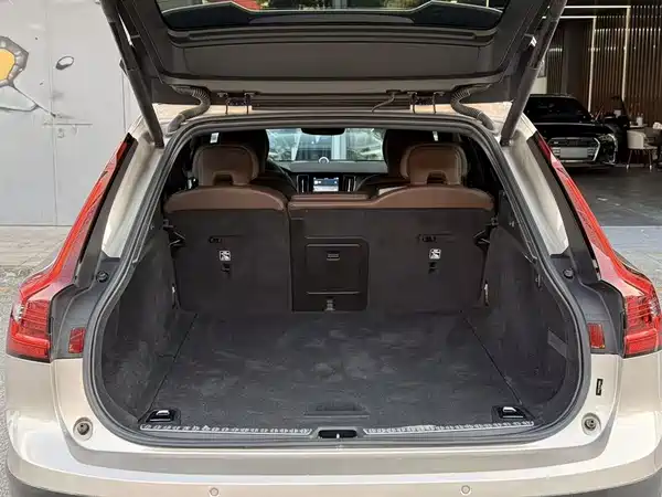 Volvo V90 2023