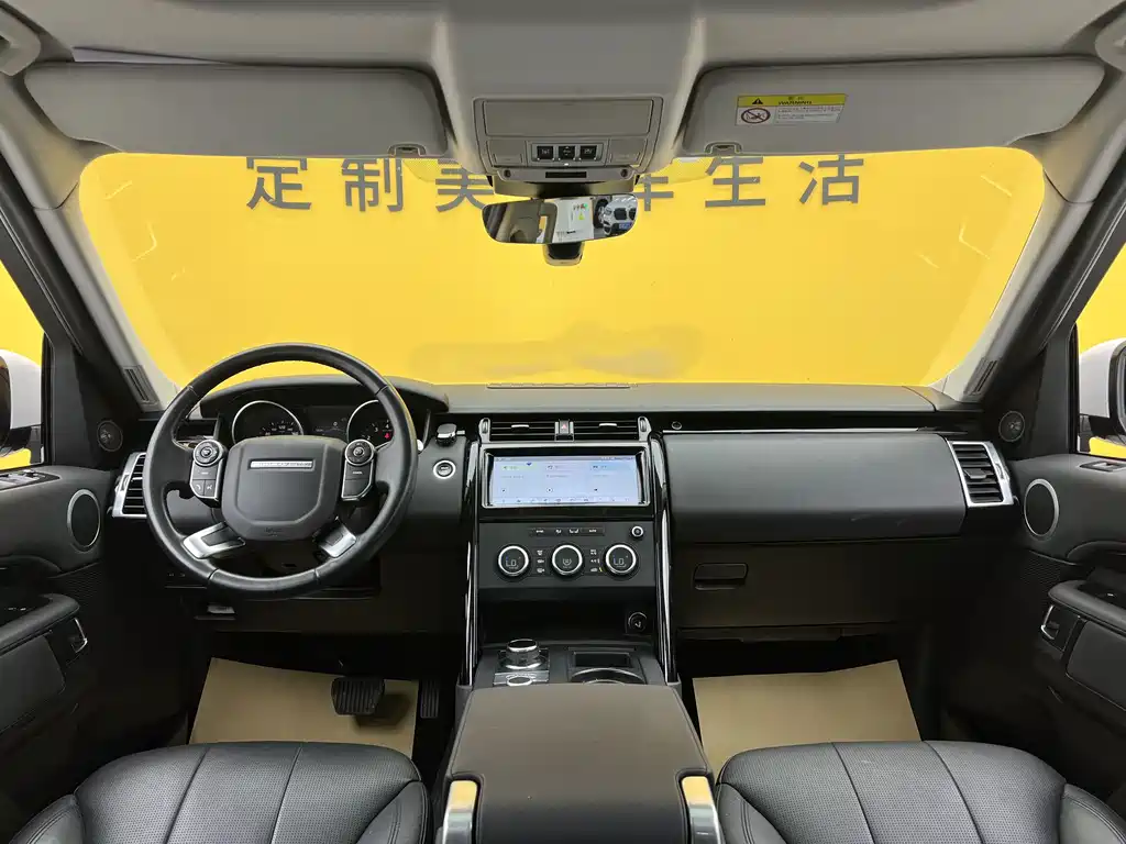 Land Rover Discovery 2018 — фото 14