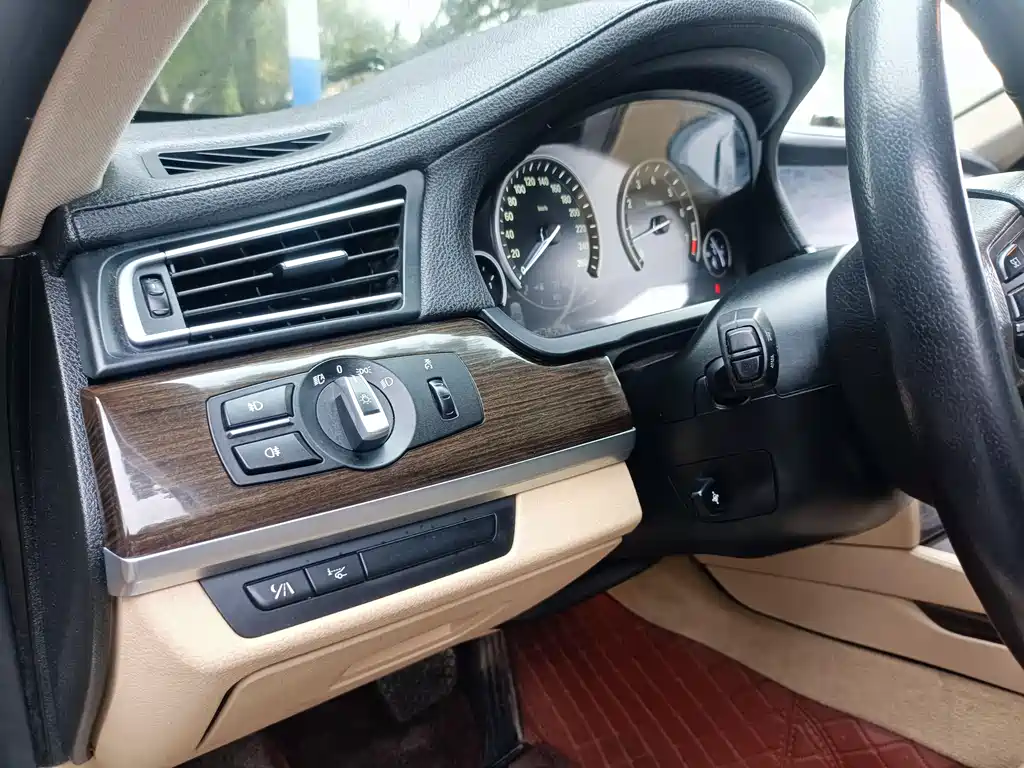 BMW 7 Series 2012 — фото 17