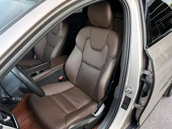 Volvo V90 2023