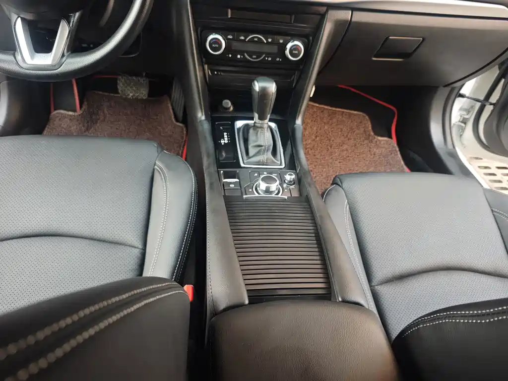 Mazda 3 Axela 2018 — фото 14