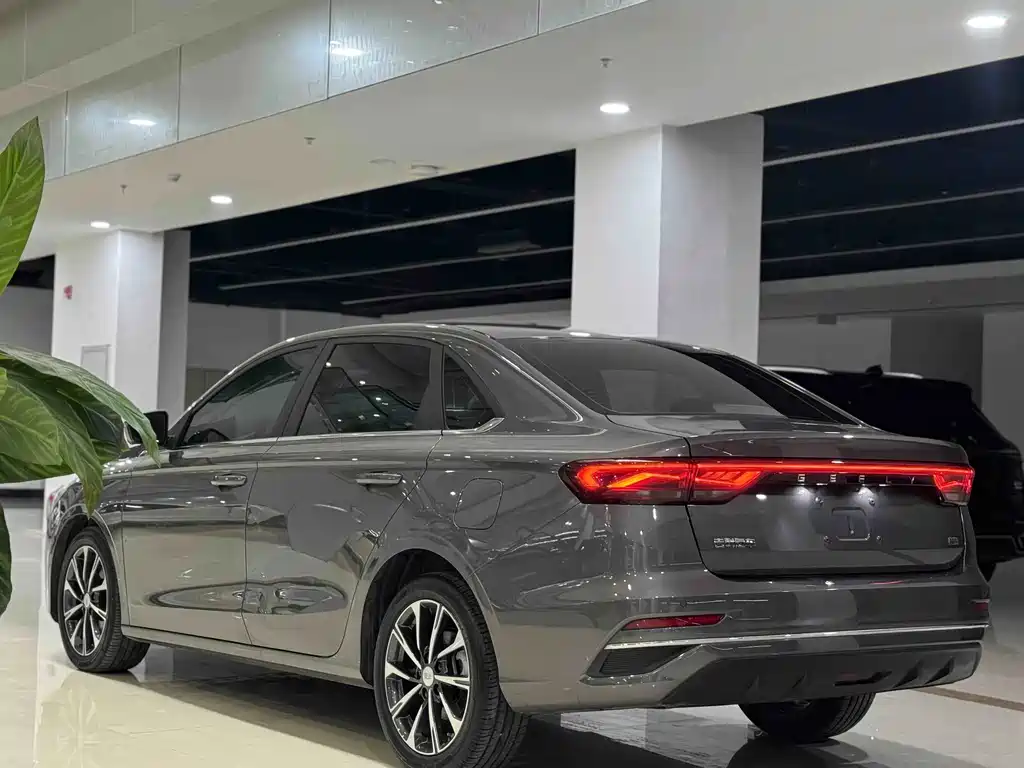 Geely Emgrand 2025