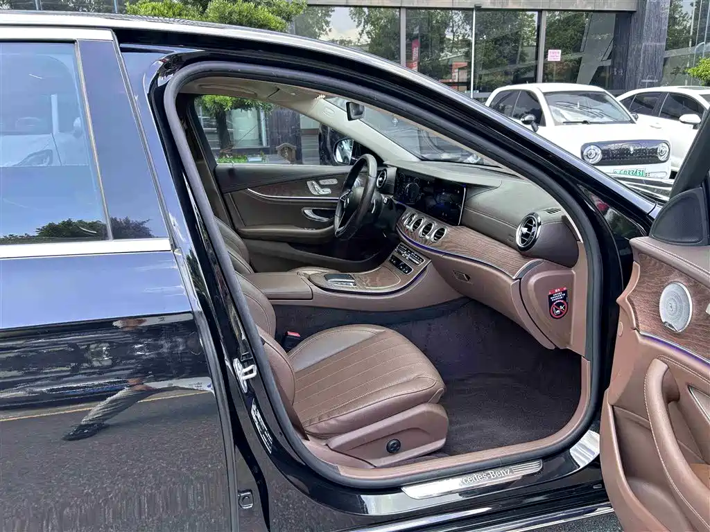 Mercedes-Benz E-Class 2020 — фото 12