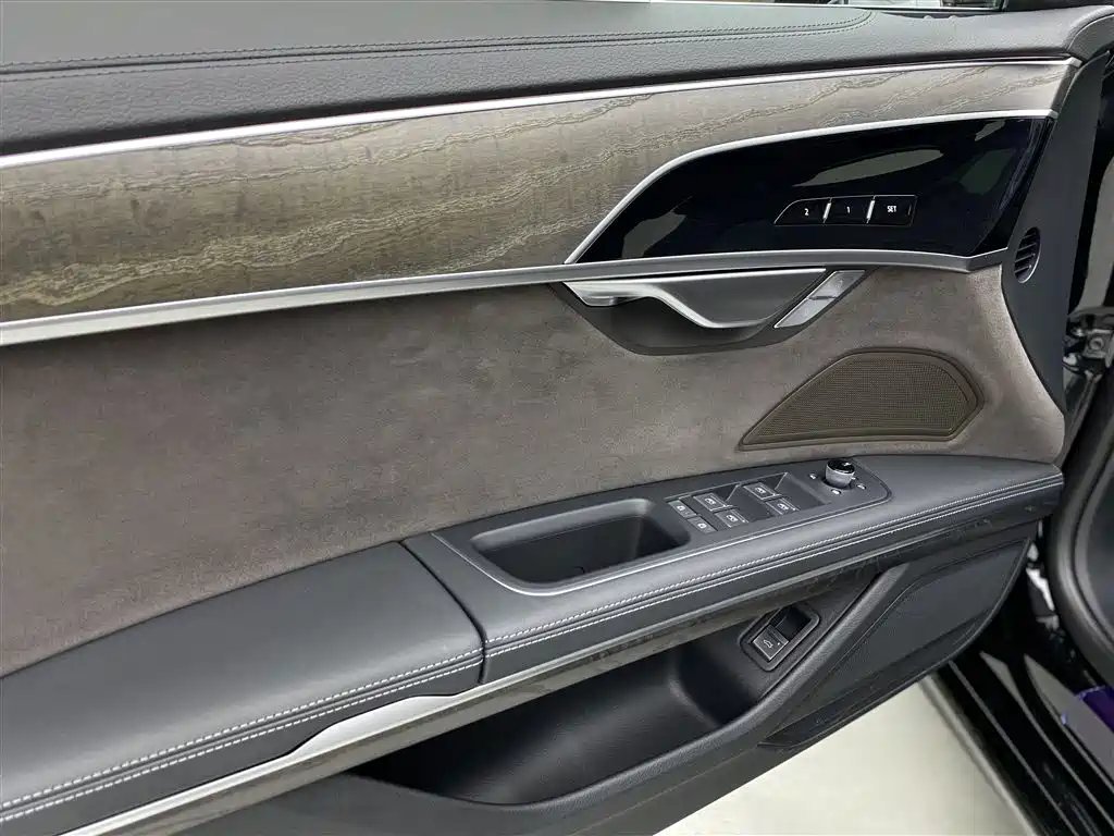 Audi A8 2023 — фото 19