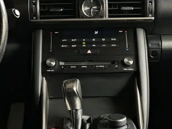 Lexus IS 2018