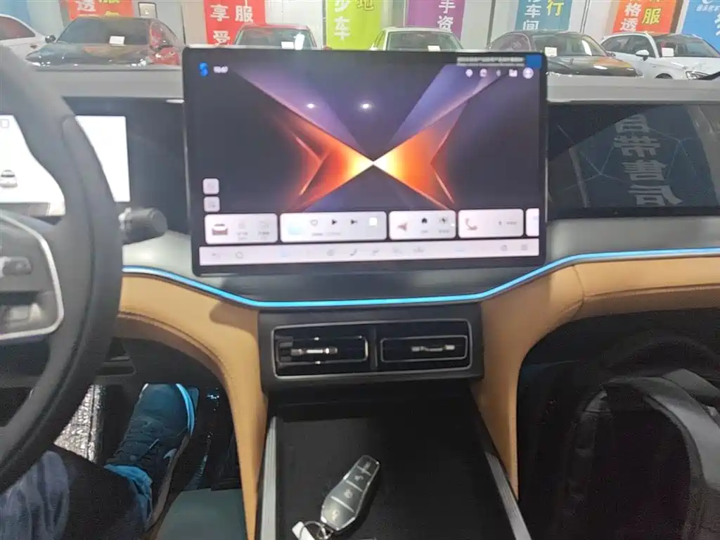 BYD L DM-i 2026 — фото 13