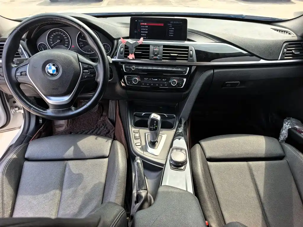 BMW 3 Series 2018 — фото 10