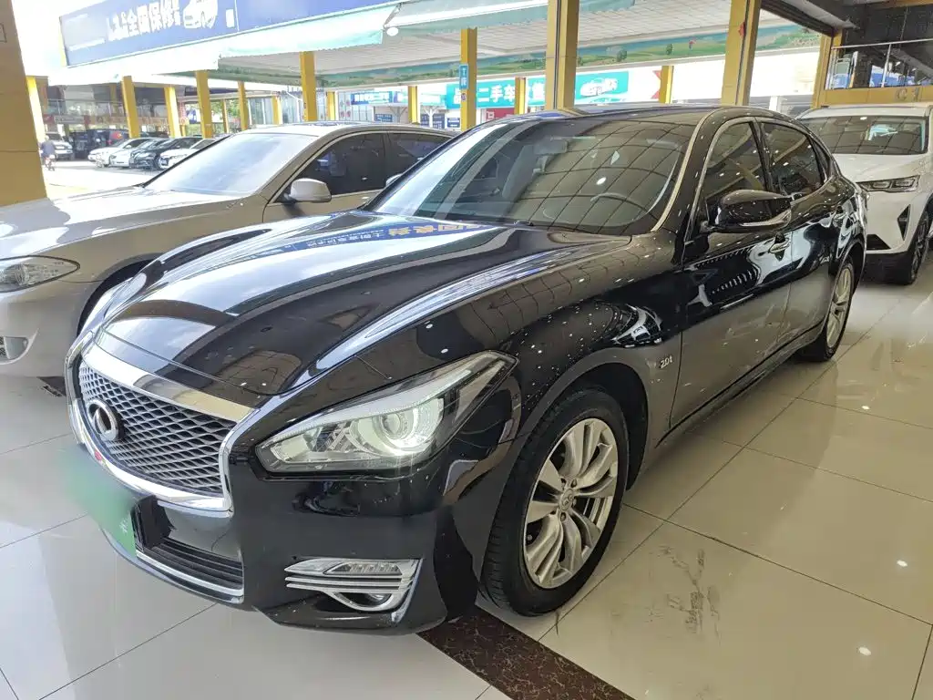 Infiniti Q70 2019
