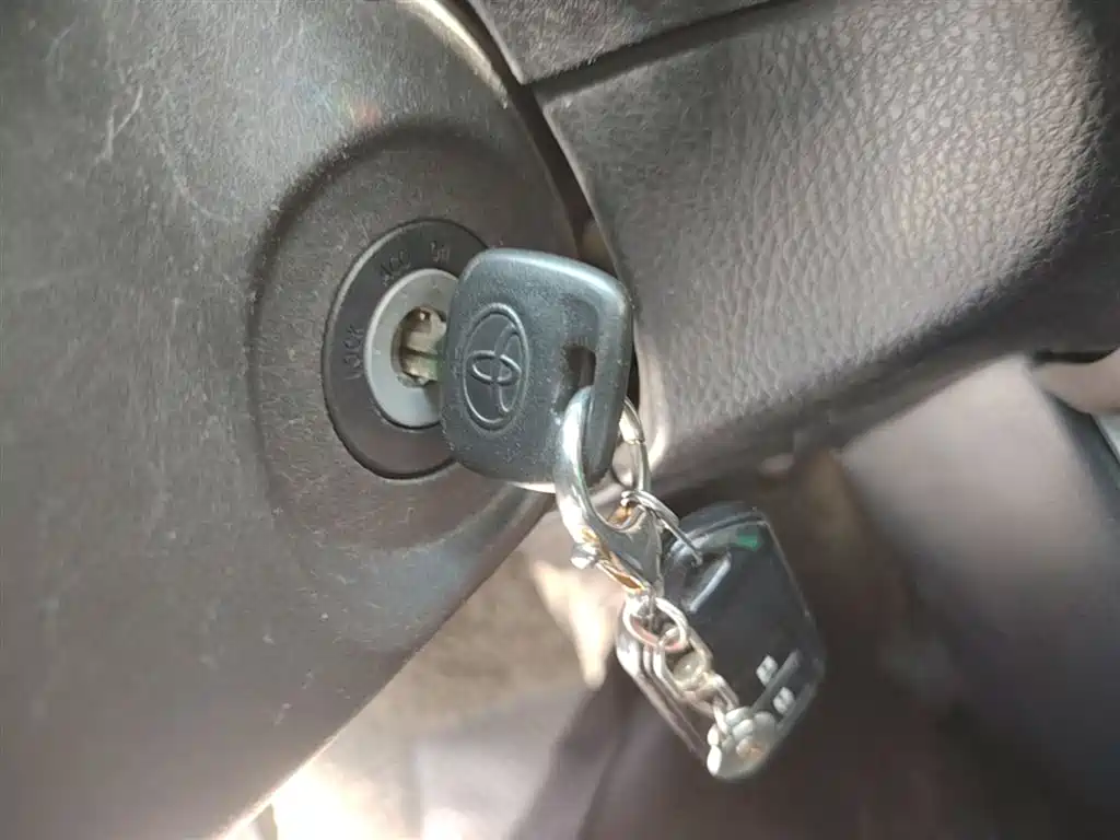 Toyota Yaris L 2015 — фото 9