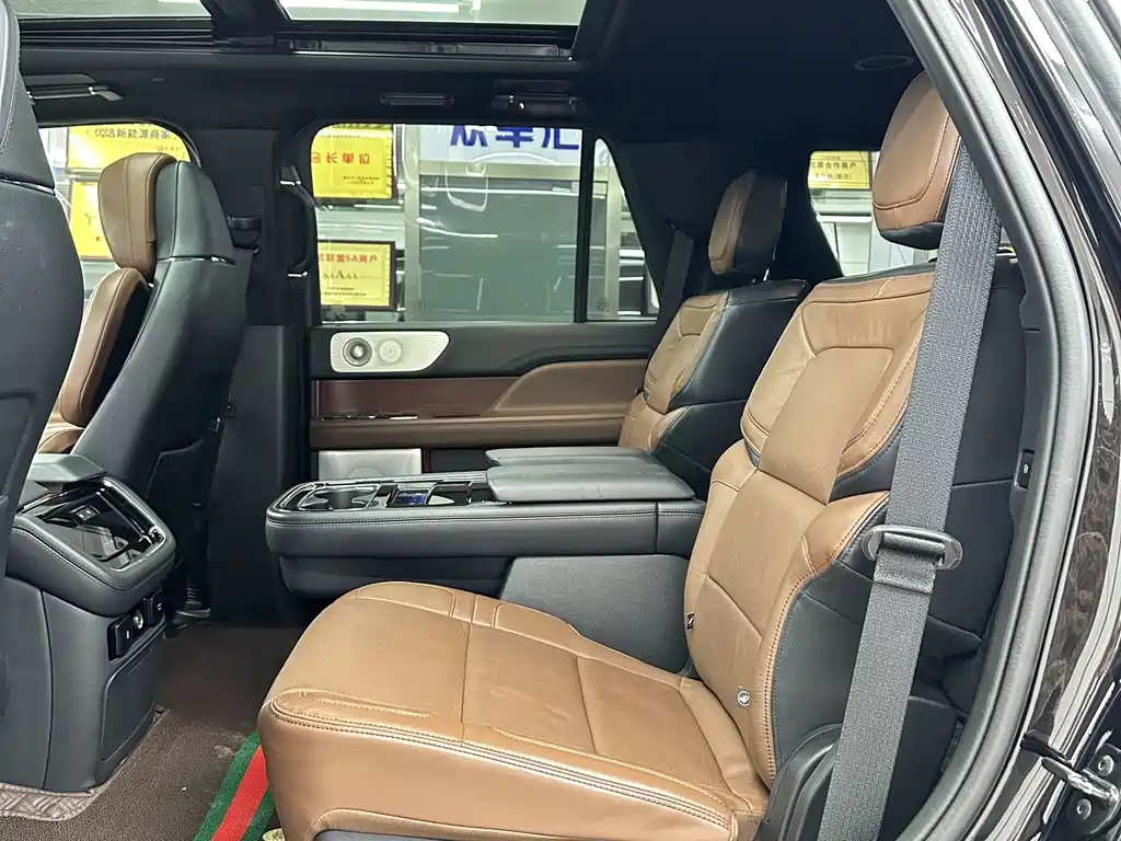 Lincoln Navigator 2023 — фото 10