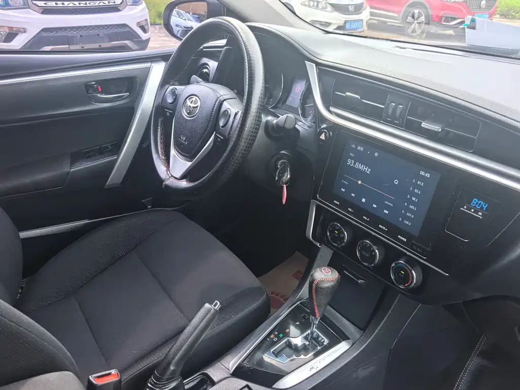 Toyota Corolla 2018 — фото 10