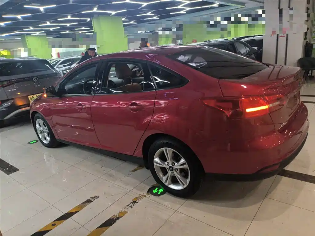 Ford Focus 2016 — фото 20