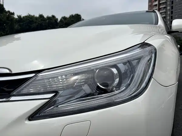 Toyota Reiz 2013